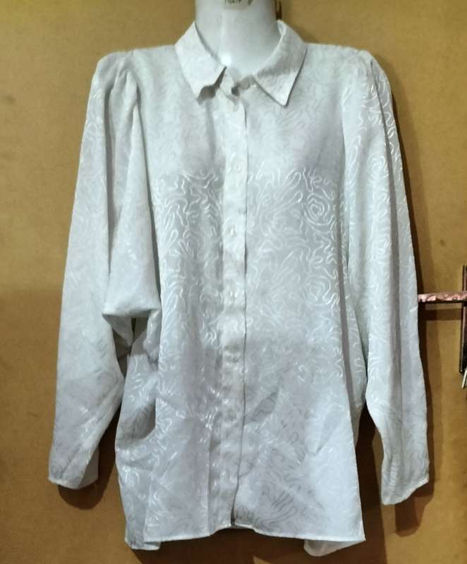 Ladies - White Blouse - Make - no make - Size - no size