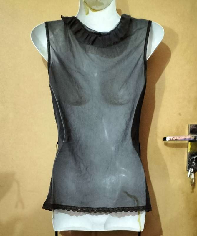 Ladies - Thin Grey Top - Make - no make - Size - no size