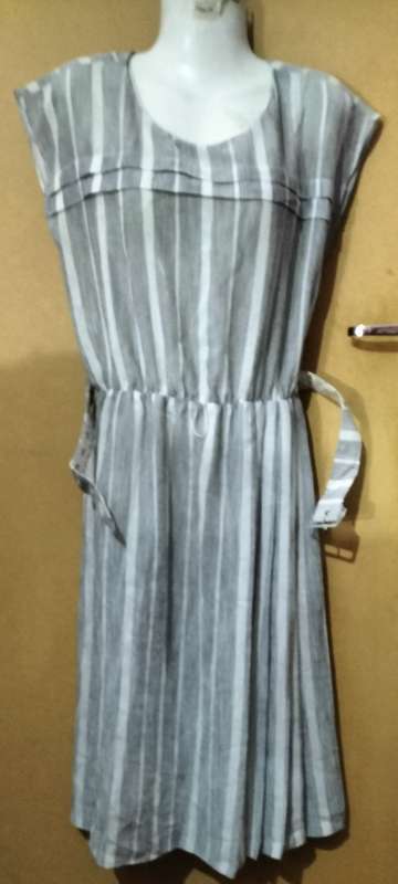 Special! Ladies - Grey & White Dress - Make - Truworths - Size - no size