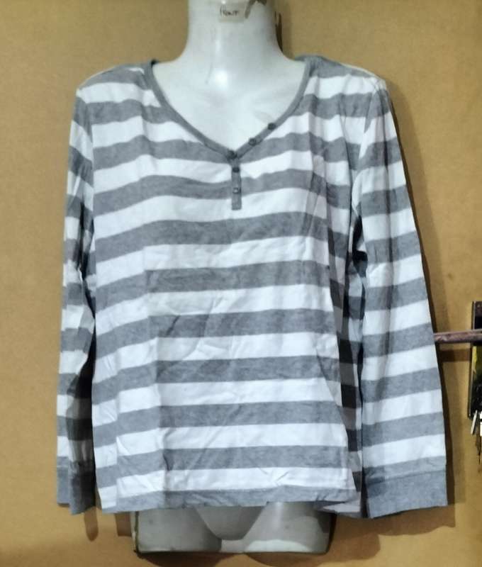 Ladies - Grey & White Top - Make - Woolworths - Size - L