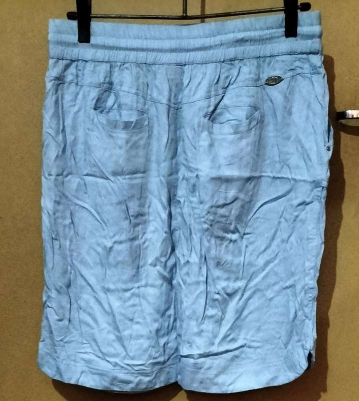 Ladies - Blue Skirt - Make - Outback Red Jeans - Size - 38