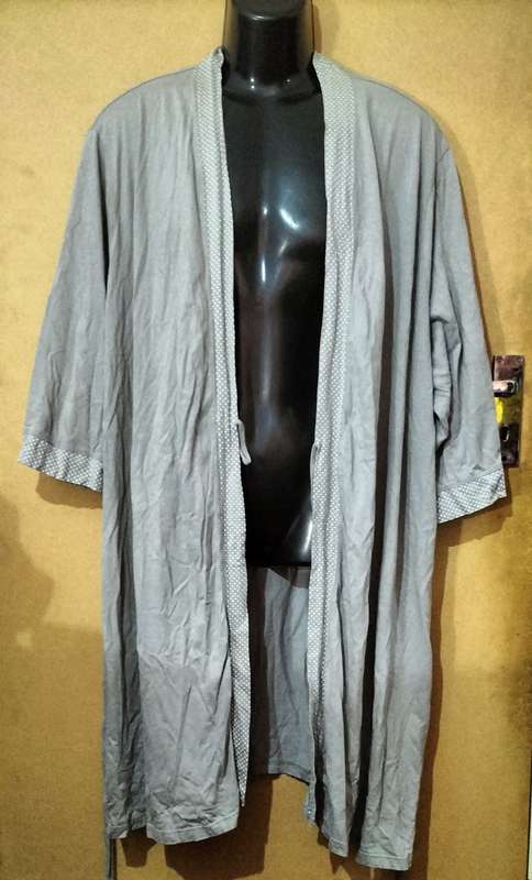 Ladies - Grey Dressing Gown - Make - Woolworths - Size - XXL, bust 129-140cm