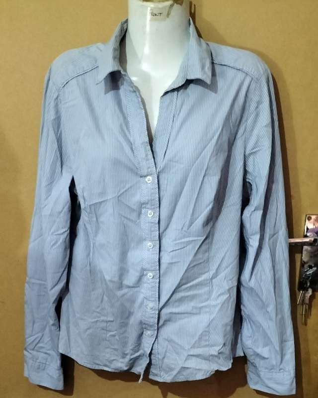 Ladies - Blue & White Blouse - Make - Finnigans by Truworths - Size - 40