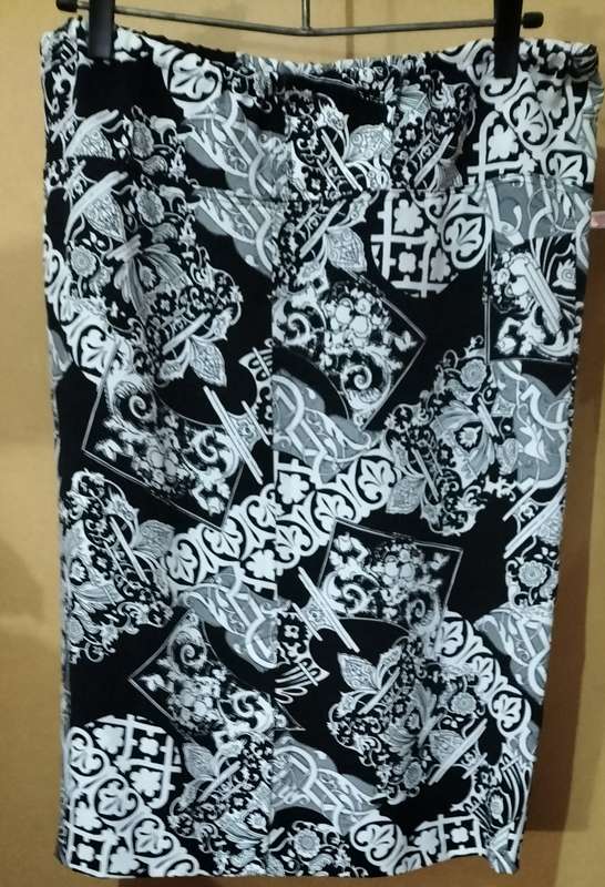 Ladies - Multcolored Skirt - Make - No Make - Size - No Size