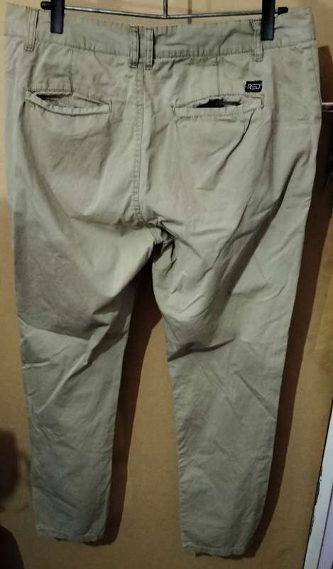 Mens - Beige Pants - Make - Red - Size - 34