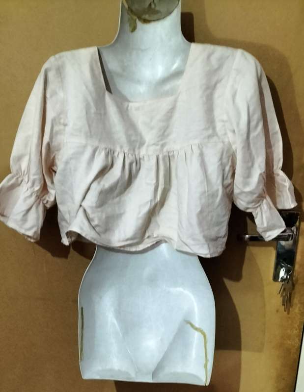 Ladies - Short Beige Top - Make - no make - Size - no size