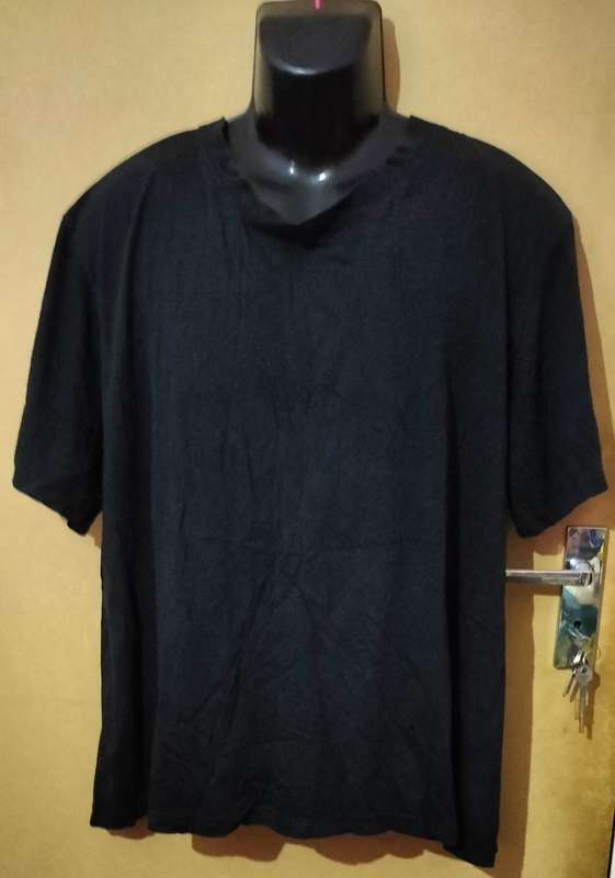 Mens - Black T-Shirt - Make - no make - Size - no size