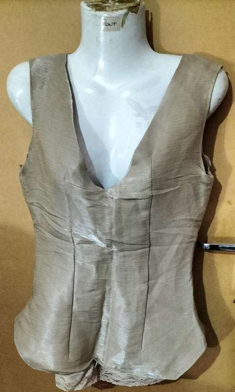 Special! Ladies - Beige Top - Make - no make - Size - no size