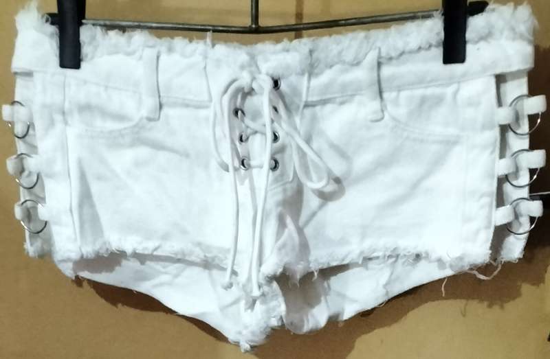 Ladies - Short White Shorts - Make - Eilly Bazar - Size - S