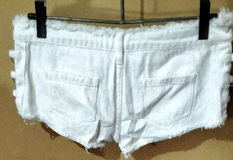 Ladies - Short White Shorts - Make - Eilly Bazar - Size - S