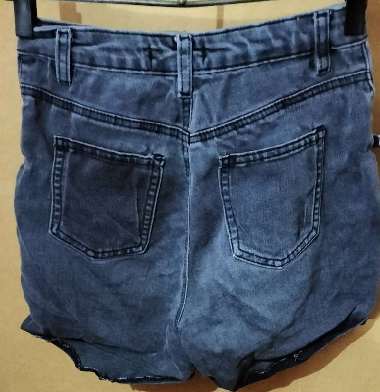Ladies - Grey Shorts - Make - Mrp - Size - 34/10