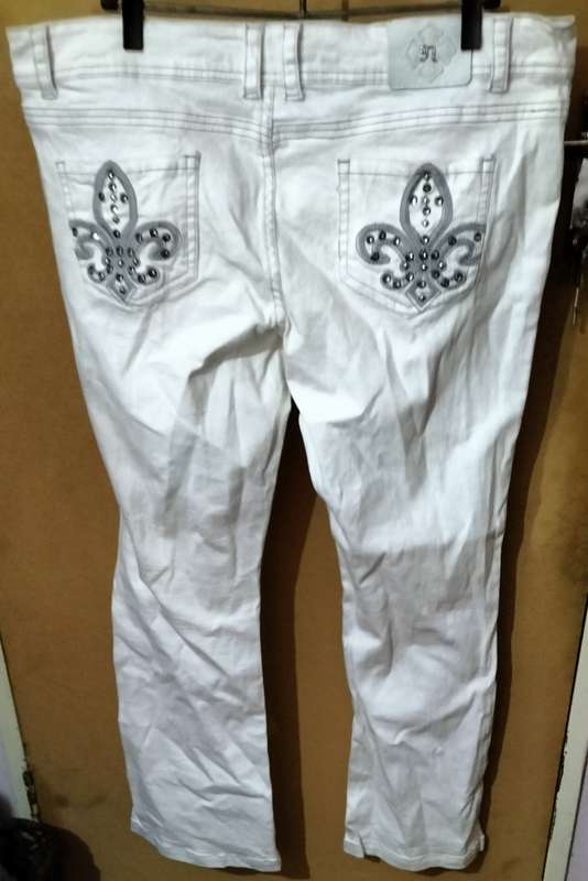 Ladies - White Jeans - Make - News - Size - 20 Low Cut Bootleg
