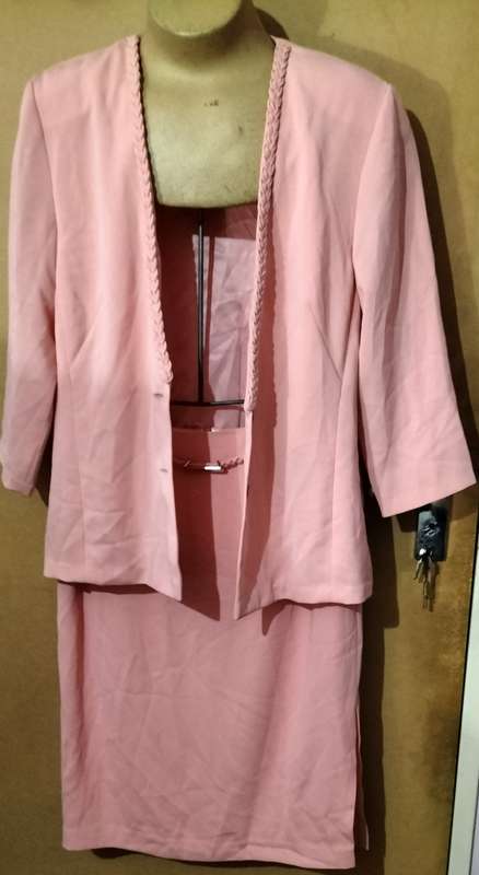 Ladies - 2 Pce Peach Outfit  - Make - Androgeni - Size - 38/37cm