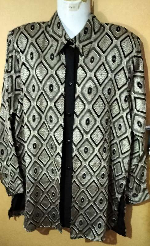 Ladies - Multicolored Blouse- Make - no make - Size - no size