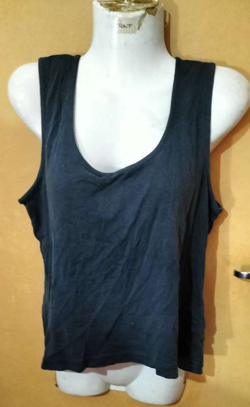 Ladies - Black Top - Make - no make - Size - no size