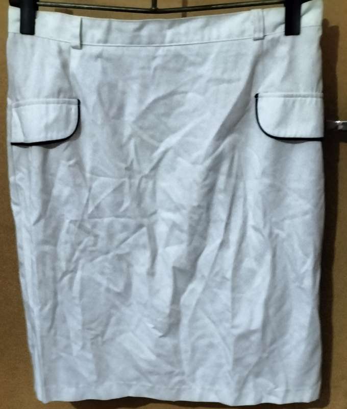 Ladies - White Skirt - Make - Foschini - Size - 12