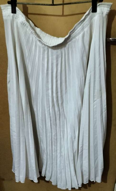 Ladies - White Skirt - Make - Feminine - Size - 20