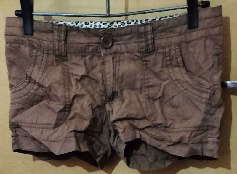 Ladies - Short Brown Shorts - Make - RT - Size - 34
