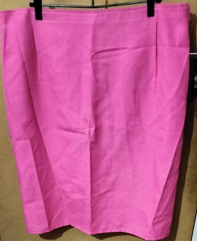 Ladies - Pink Skirt- Make - no make - Size - no size