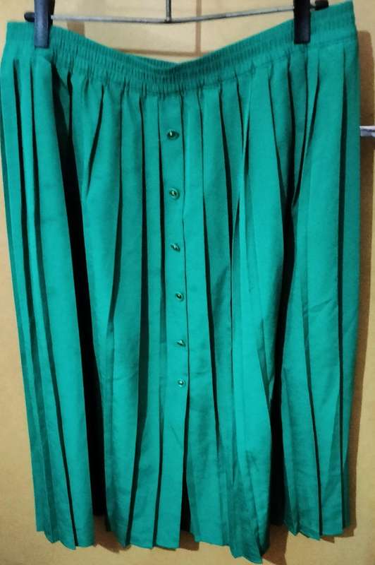 Ladies - Green Skirt- Make - Woolworths - Size - 18