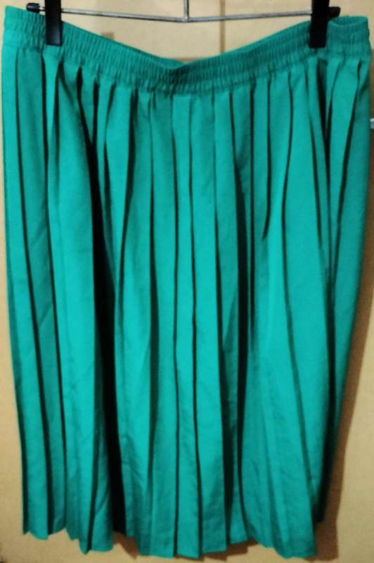 Ladies - Green Skirt- Make - Woolworths - Size - 18