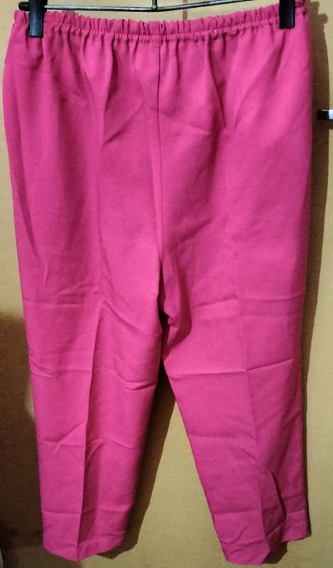 Ladies - Pink Pants - Make - no make - Size - no size