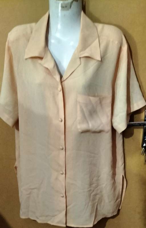 Ladies - Peach Blouse - Make - Carnagl - Size - Large