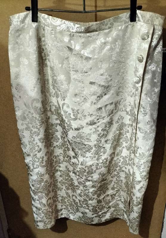 Ladies - 2 Piece Beige Outfit - Make - Donna Claire - Size - 24