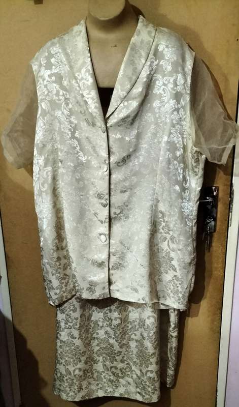 Ladies - 2 Piece Beige Outfit - Make - Donna Claire - Size - 24