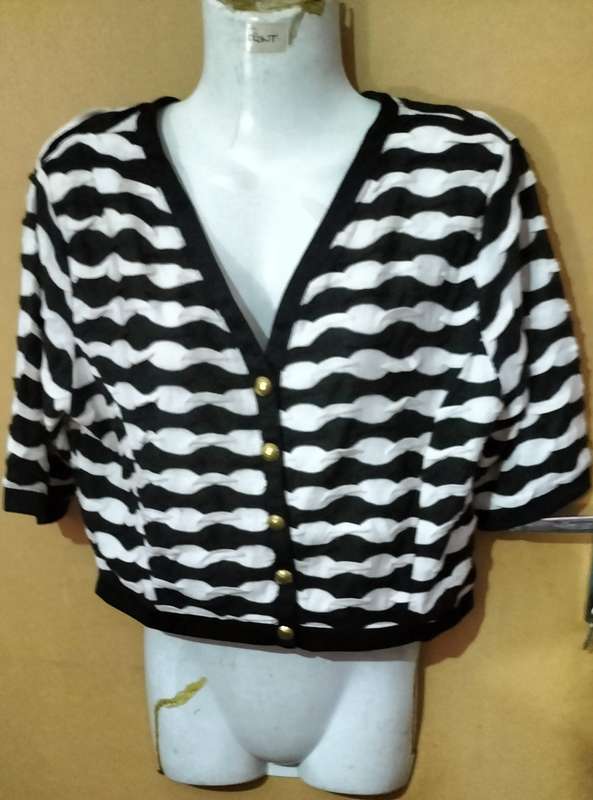Ladies - Short Black & White Blouse - Make - Fashion Express - Size - 14