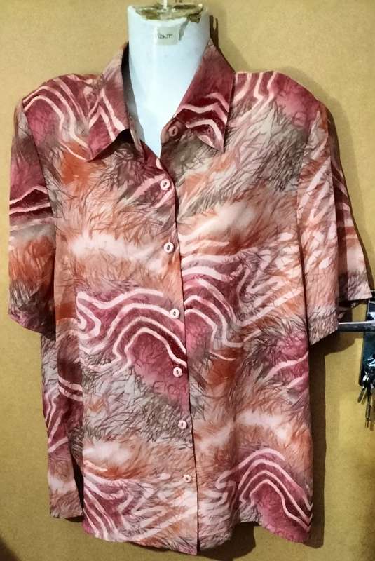 Ladies - Multicolored Blouse - Make - Wingkys Italy Made - Size - 13