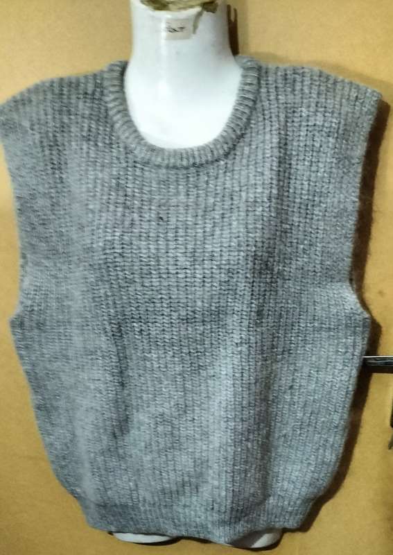 Ladies - Grey Pullover - Make - no make - Size - no size