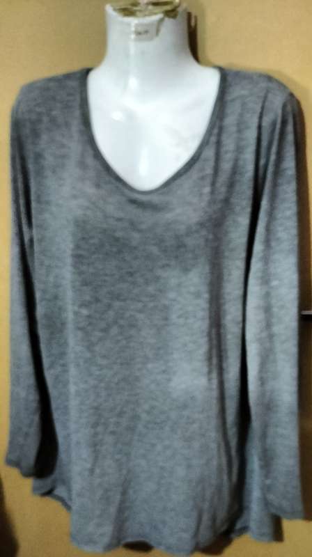 Ladies - Grey Top - Make - no make - Size - no size