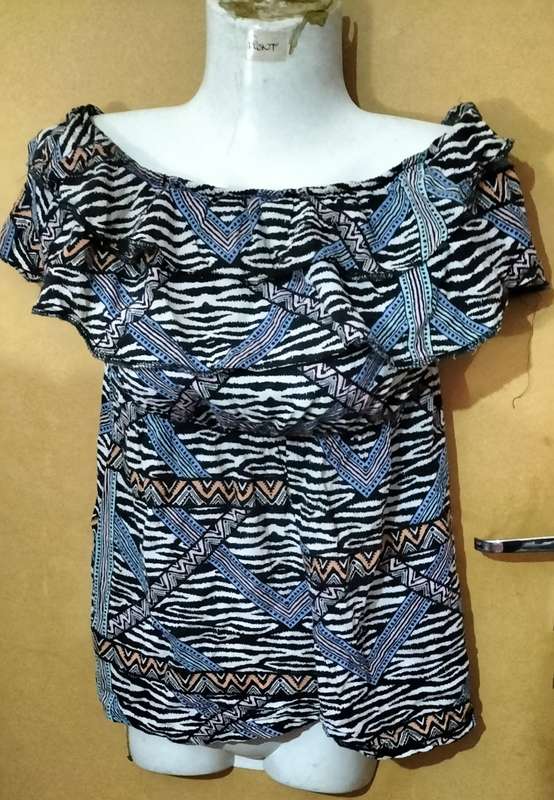 Ladies - Multicolored Top - Make - RT - Size - XS