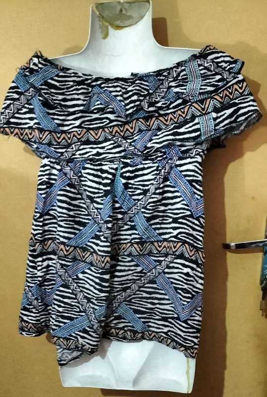 Ladies - Multicolored Top - Make - RT - Size - XS
