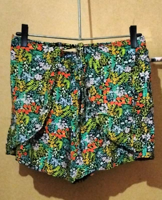Ladies - Multicolored Shorts- Make - no make - Size - no size