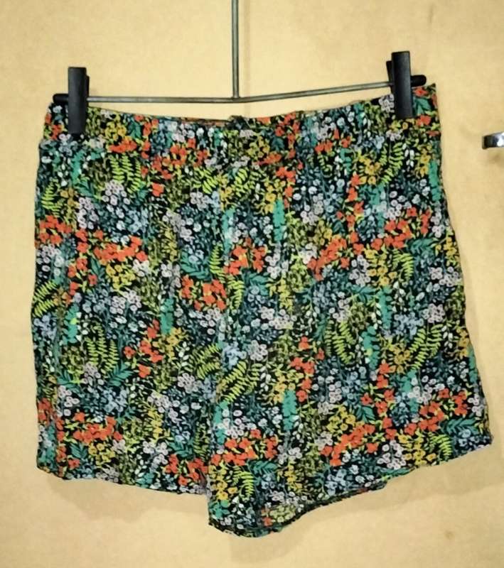 Ladies - Multicolored Shorts- Make - no make - Size - no size