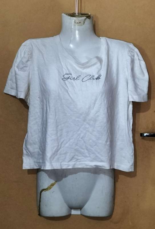 Ladies - Short White Top - Make - RT - Size - M