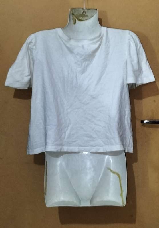 Ladies - Short White Top - Make - RT - Size - M