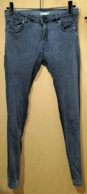 Ladies - Grey Jeans - Make - Bershka - Size - EUR 40, USA 8
