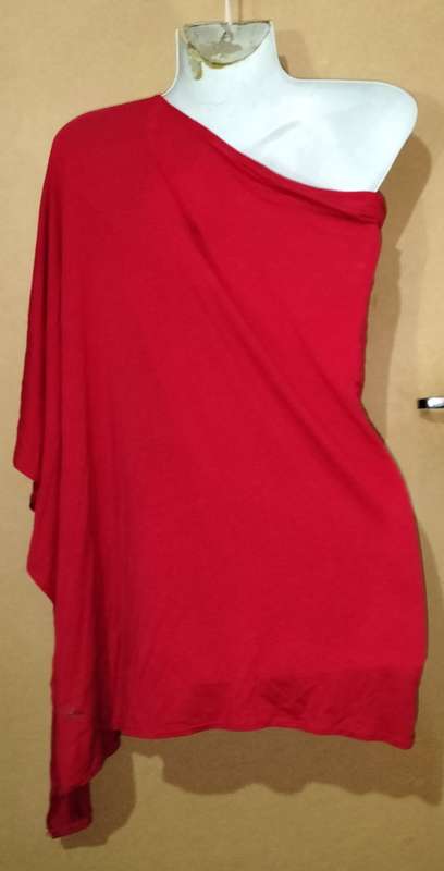 Ladies - Red Top - Make - no make - Size - no size