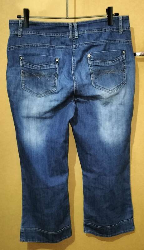 Ladies - 3/4 Blue Jeans - Make - Miladys - Size - 12/36