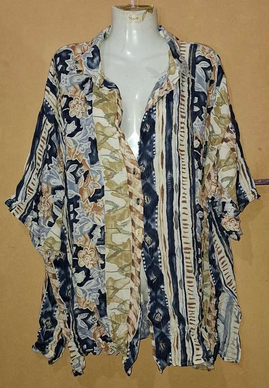 Ladies - Multicolored Blouse - Make - no make - Size - 26