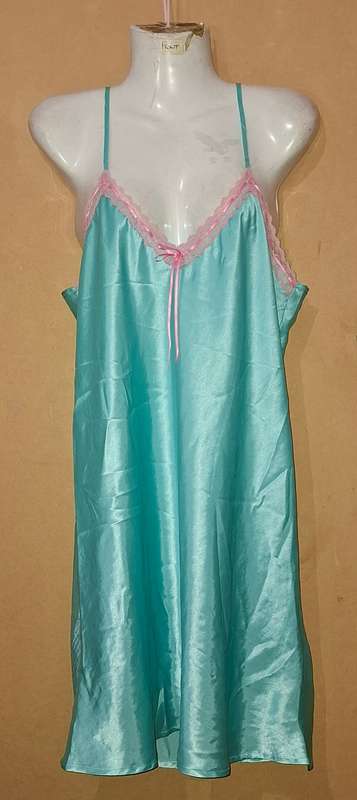 Ladies - Green & Pink Nighty - Make - no make - Size - no size