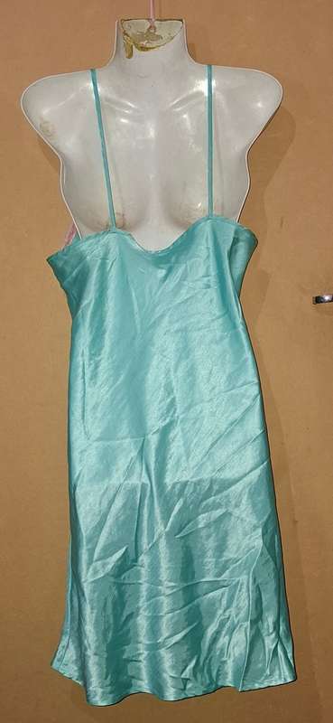 Ladies - Green & Pink Nighty - Make - no make - Size - no size