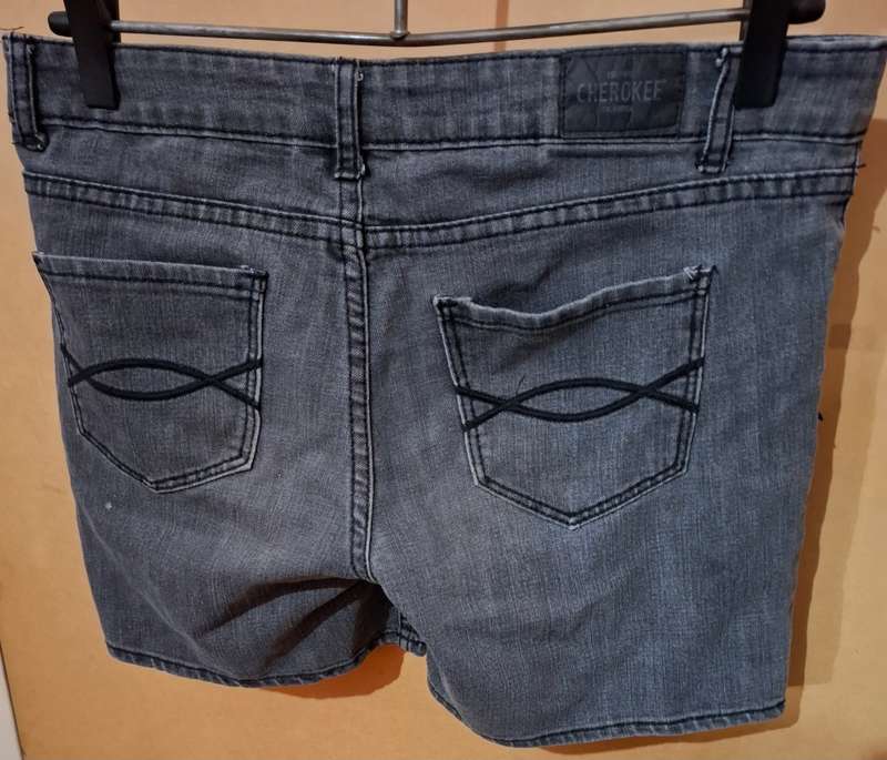 Ladies - Grey Shorts - Make - Cherokee - Size - 10