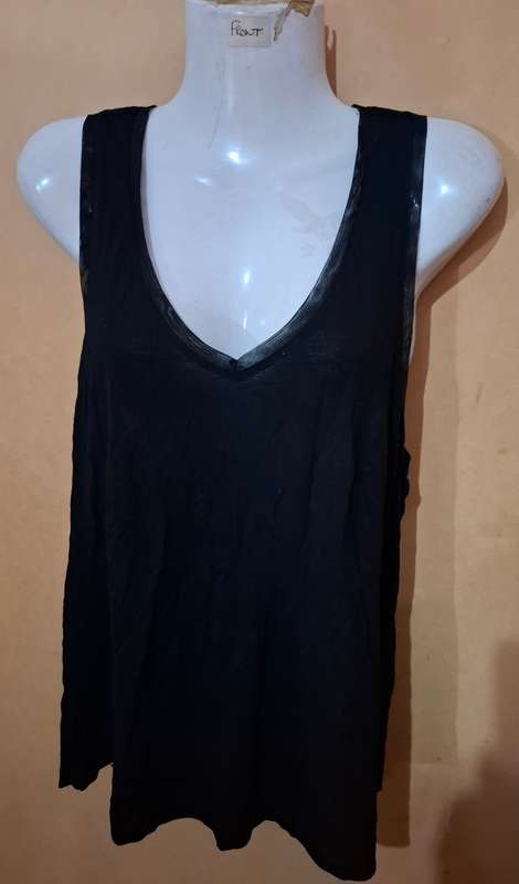 Ladies - Black Top - Make - Edition - Size - M