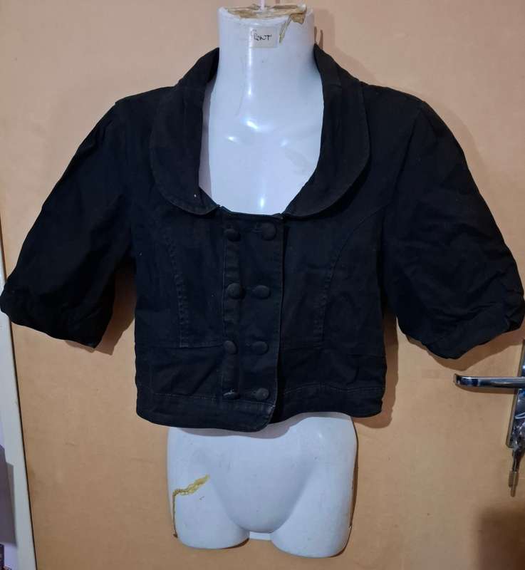 Ladies - Short Black Top - Make - RT - Size - M