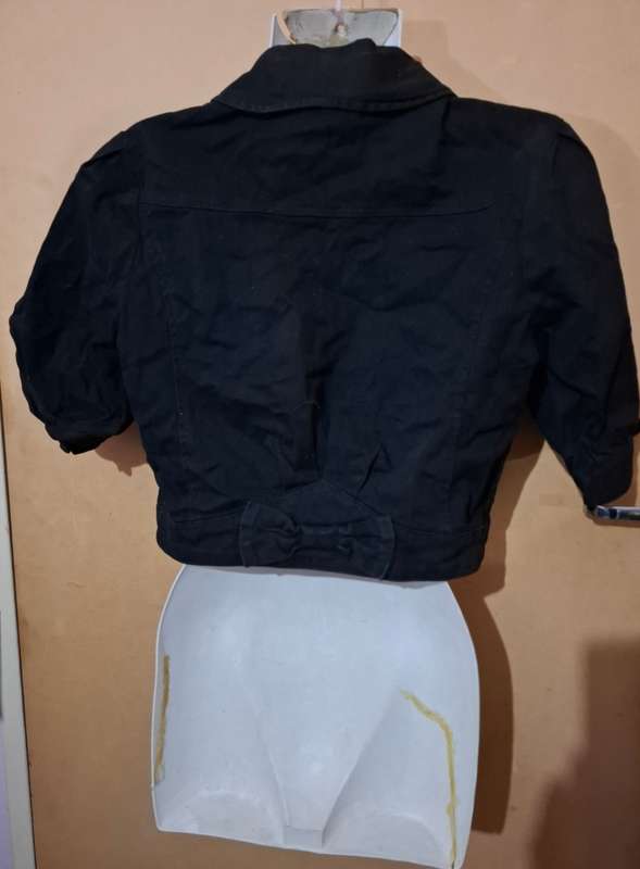 Ladies - Short Black Top - Make - RT - Size - M