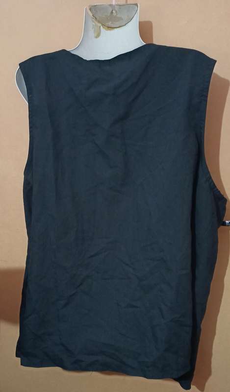 Ladies - Black Top - Make - no make - Size - no size